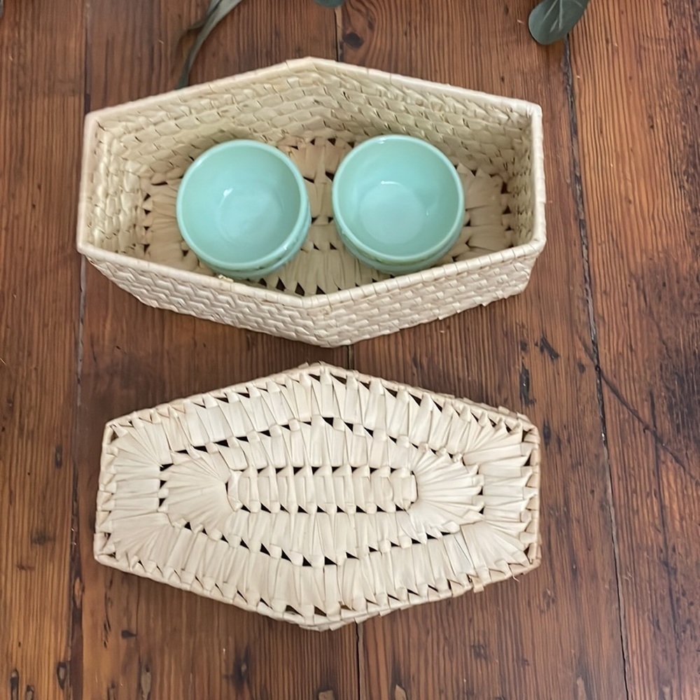 Vintage Boho Woven Wicker Straw Basket with Lid - Picture 4 of 11